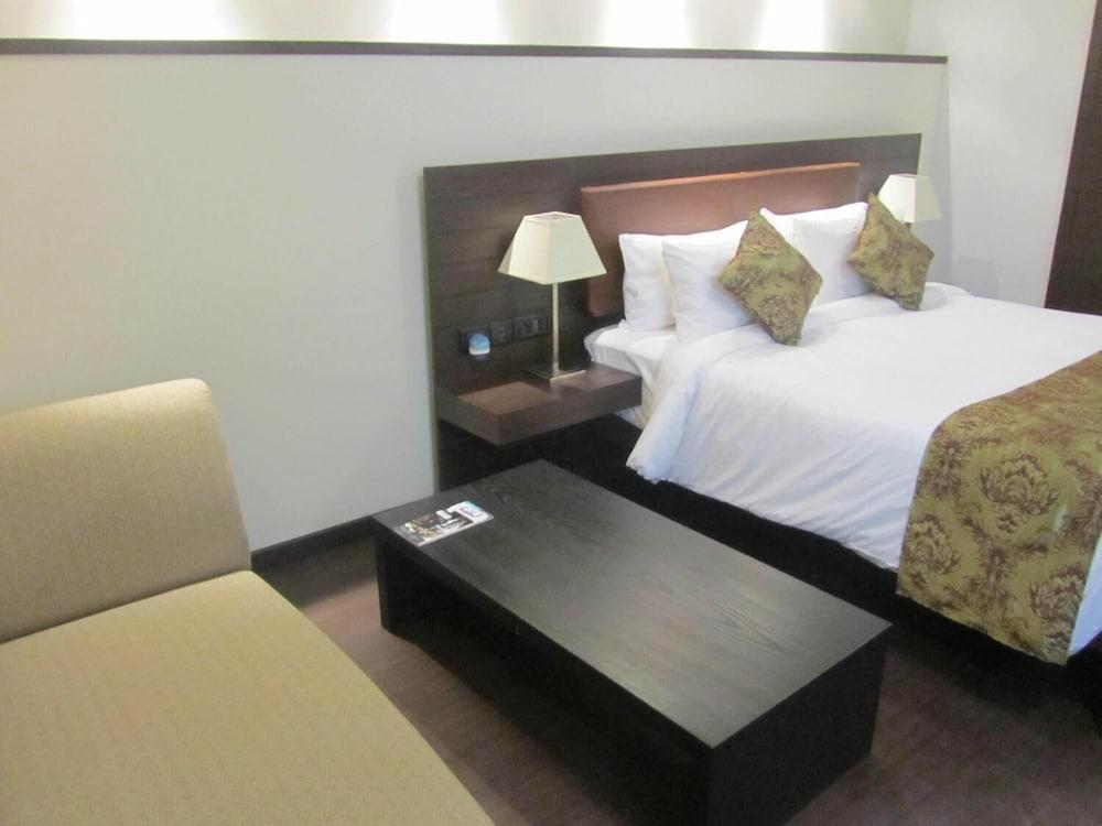 The Woodrose Hotel Bangalore Ngoại thất bức ảnh