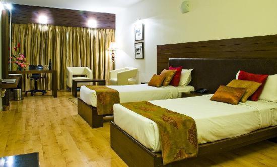 The Woodrose Hotel Bangalore Ngoại thất bức ảnh