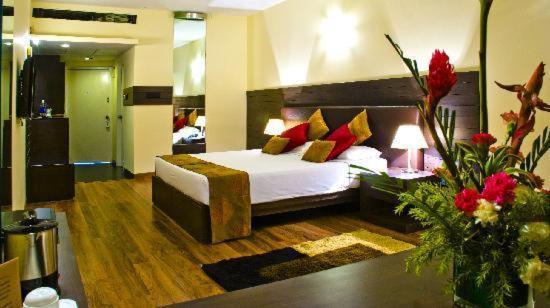 The Woodrose Hotel Bangalore Ngoại thất bức ảnh