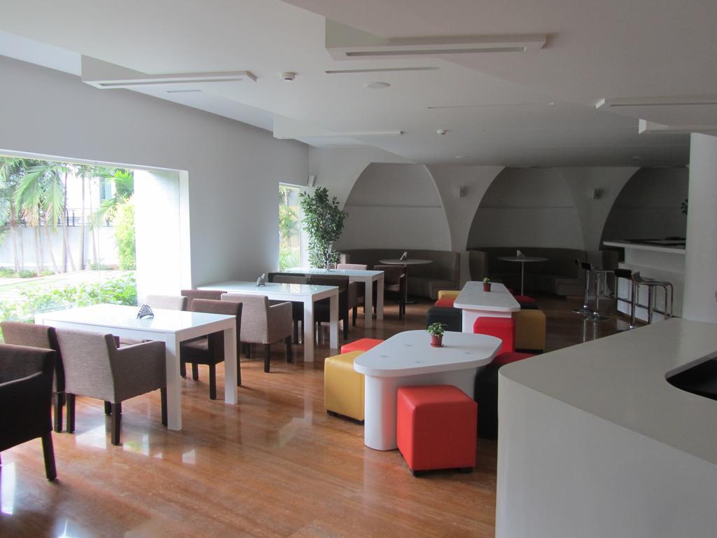 The Woodrose Hotel Bangalore Ngoại thất bức ảnh
